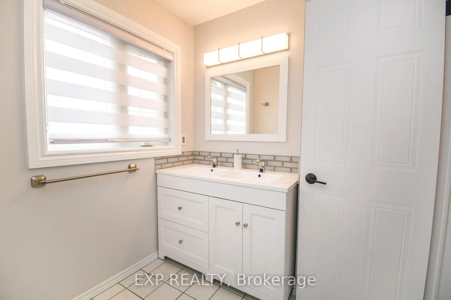 Photo 11 of 30 Aikens Crescent, Barrie, Holly — HOMEH
