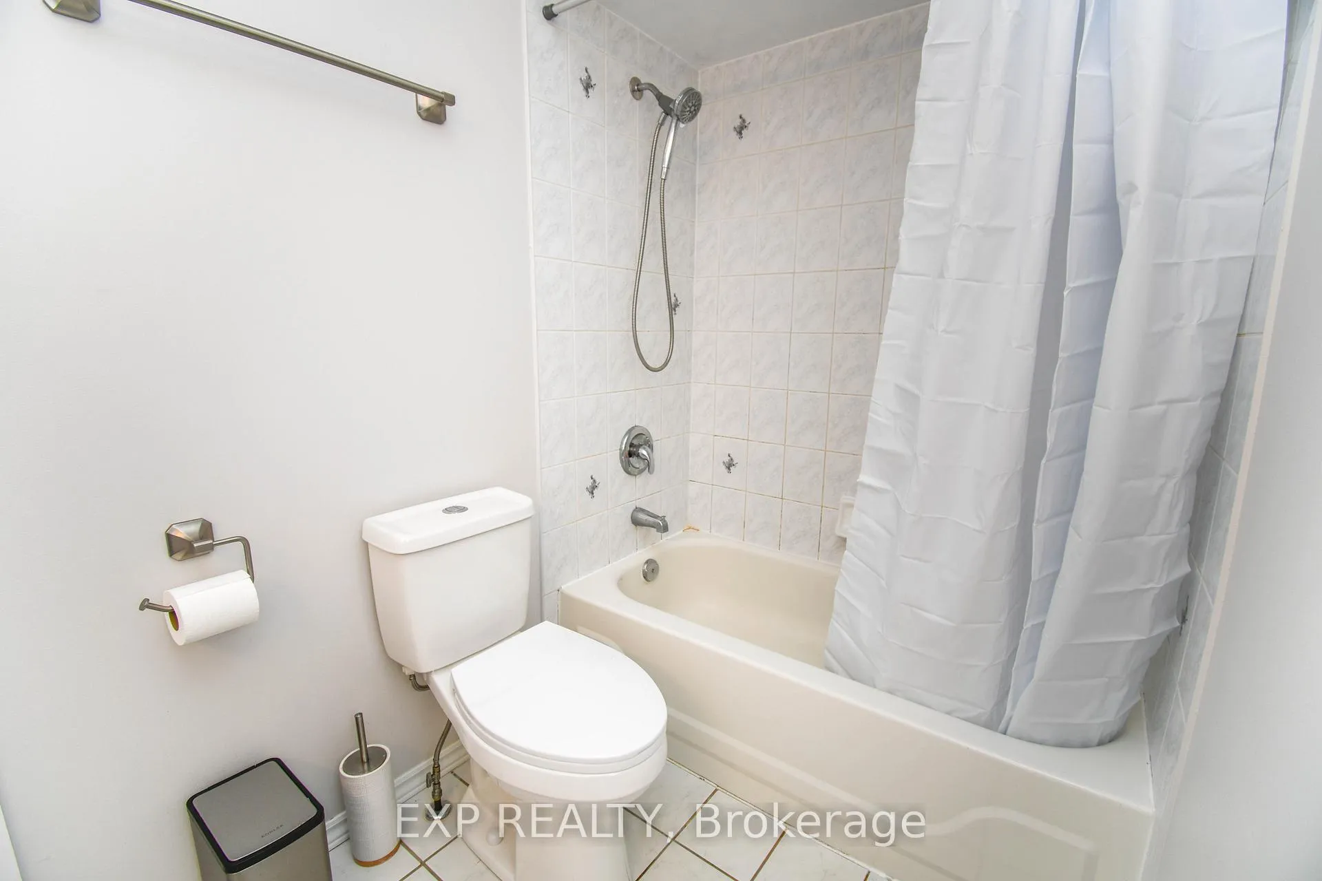 Photo 13 of 30 Aikens Crescent, Barrie, Holly — HOMEH