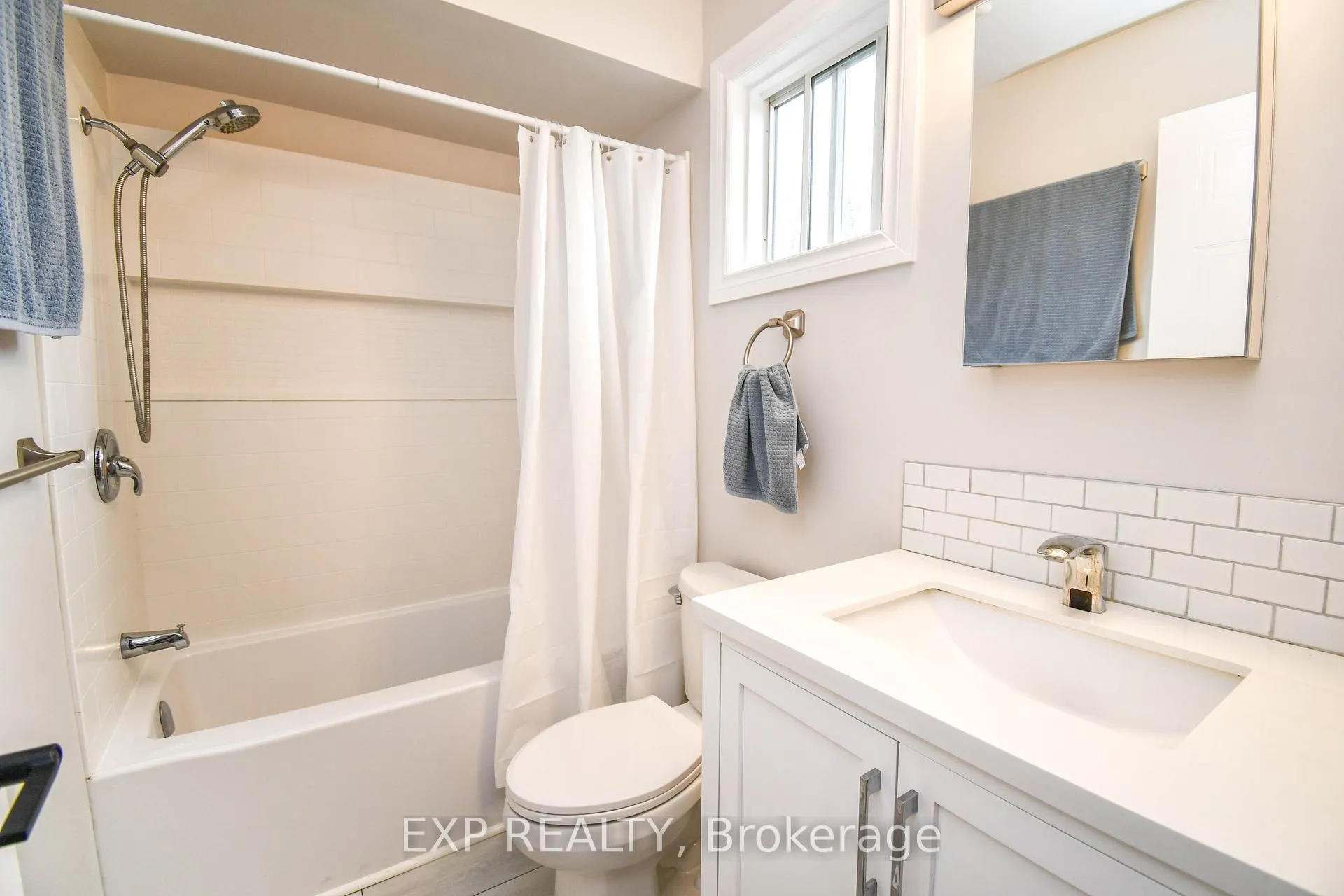 Photo 21 of 30 Aikens Crescent, Barrie, Holly — HOMEH