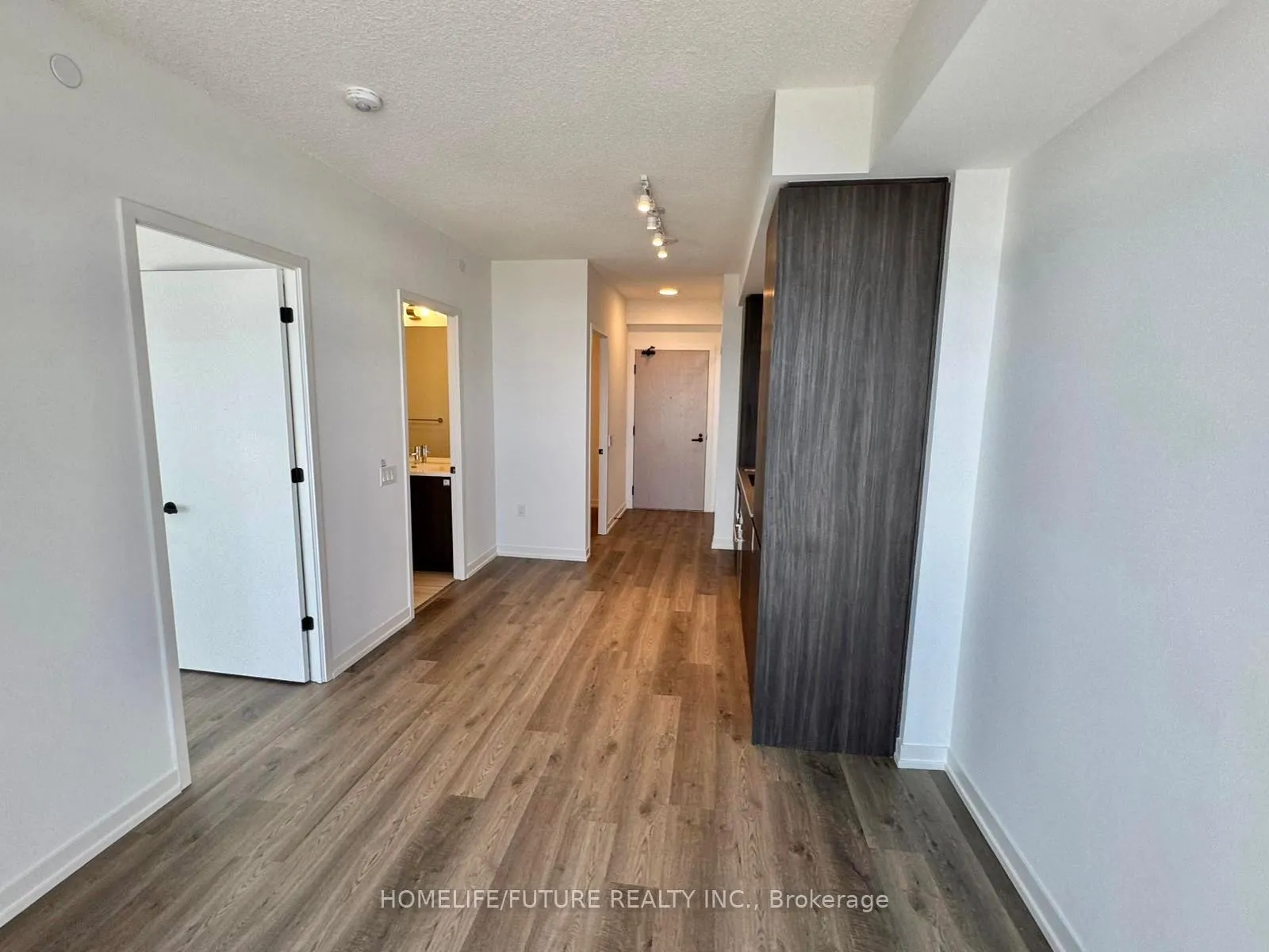Photo 2 of Unit 4811, 8 Interchange Way, Vaughan, Vaughan Corporate Centre — HOMEH