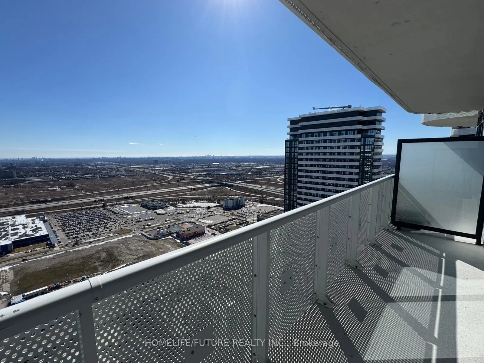 Photo 9 of Unit 4811, 8 Interchange Way, Vaughan, Vaughan Corporate Centre — HOMEH