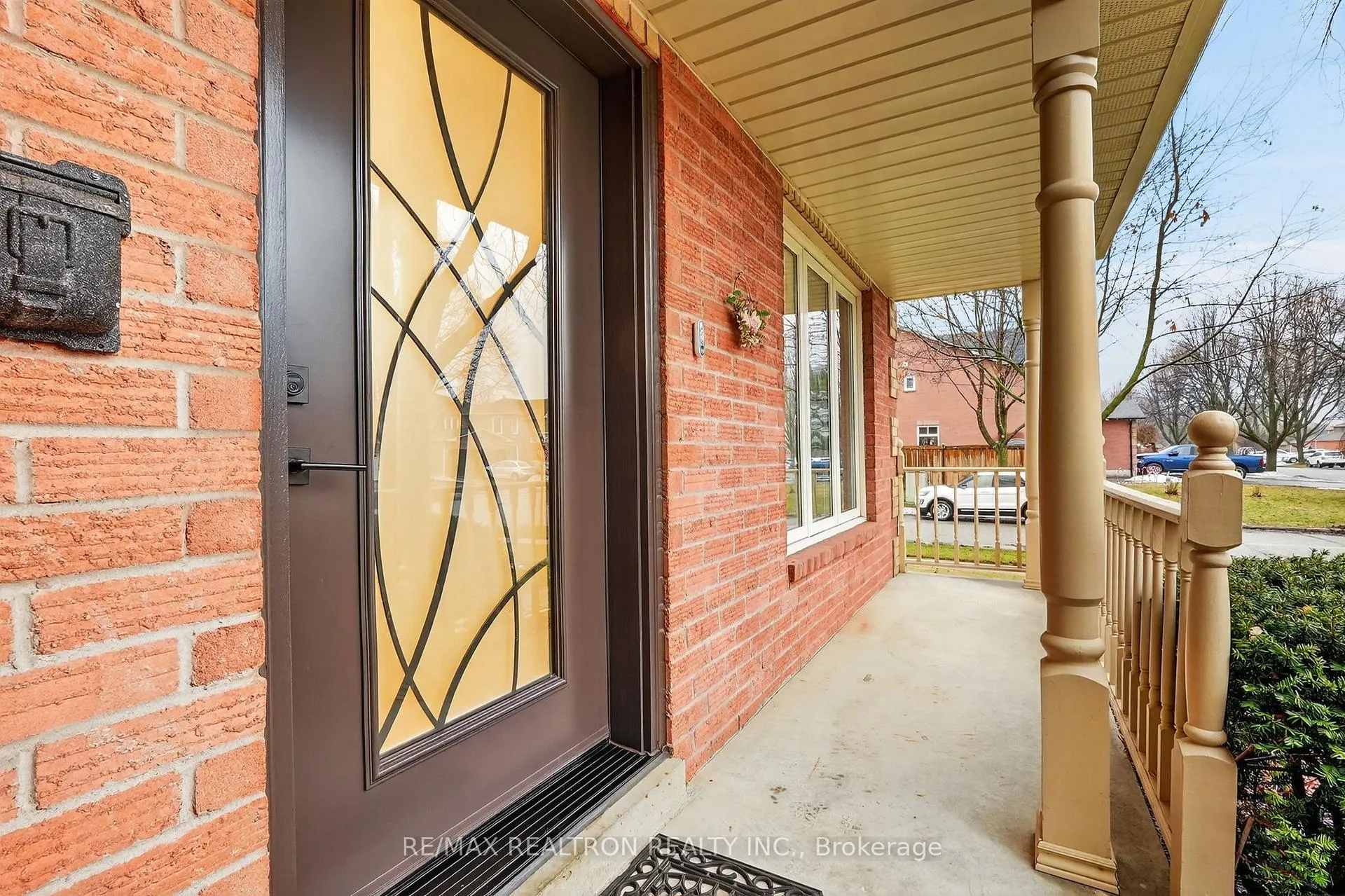 Photo 4 of 15 Bray Drive, Ajax, Central — HOMEH