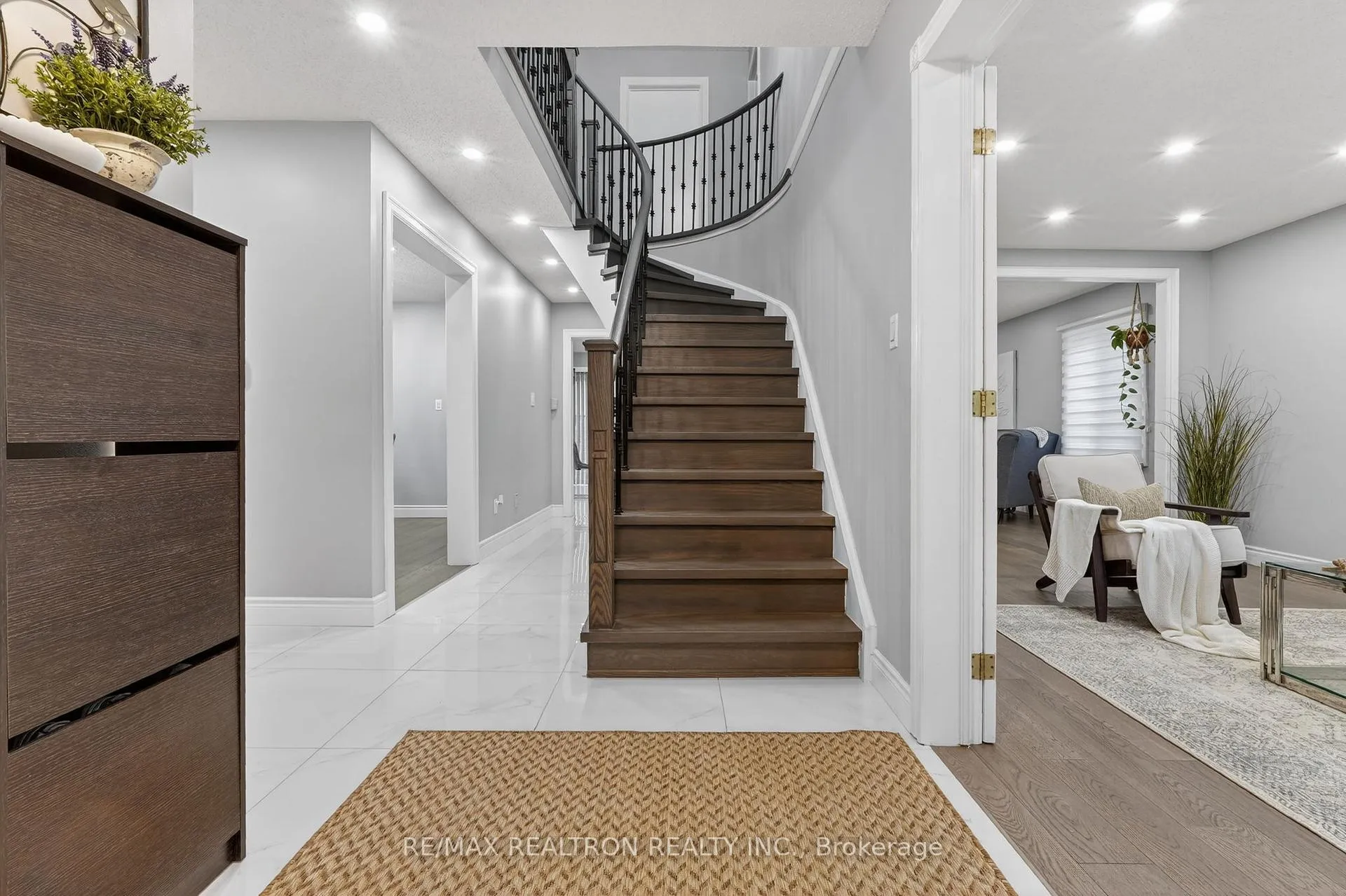 Photo 5 of 15 Bray Drive, Ajax, Central — HOMEH