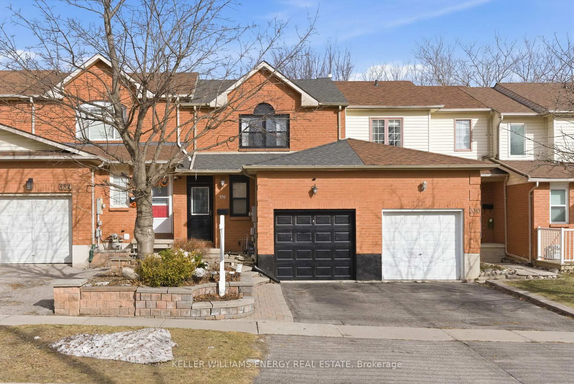 Front of 332 Elgin Street W