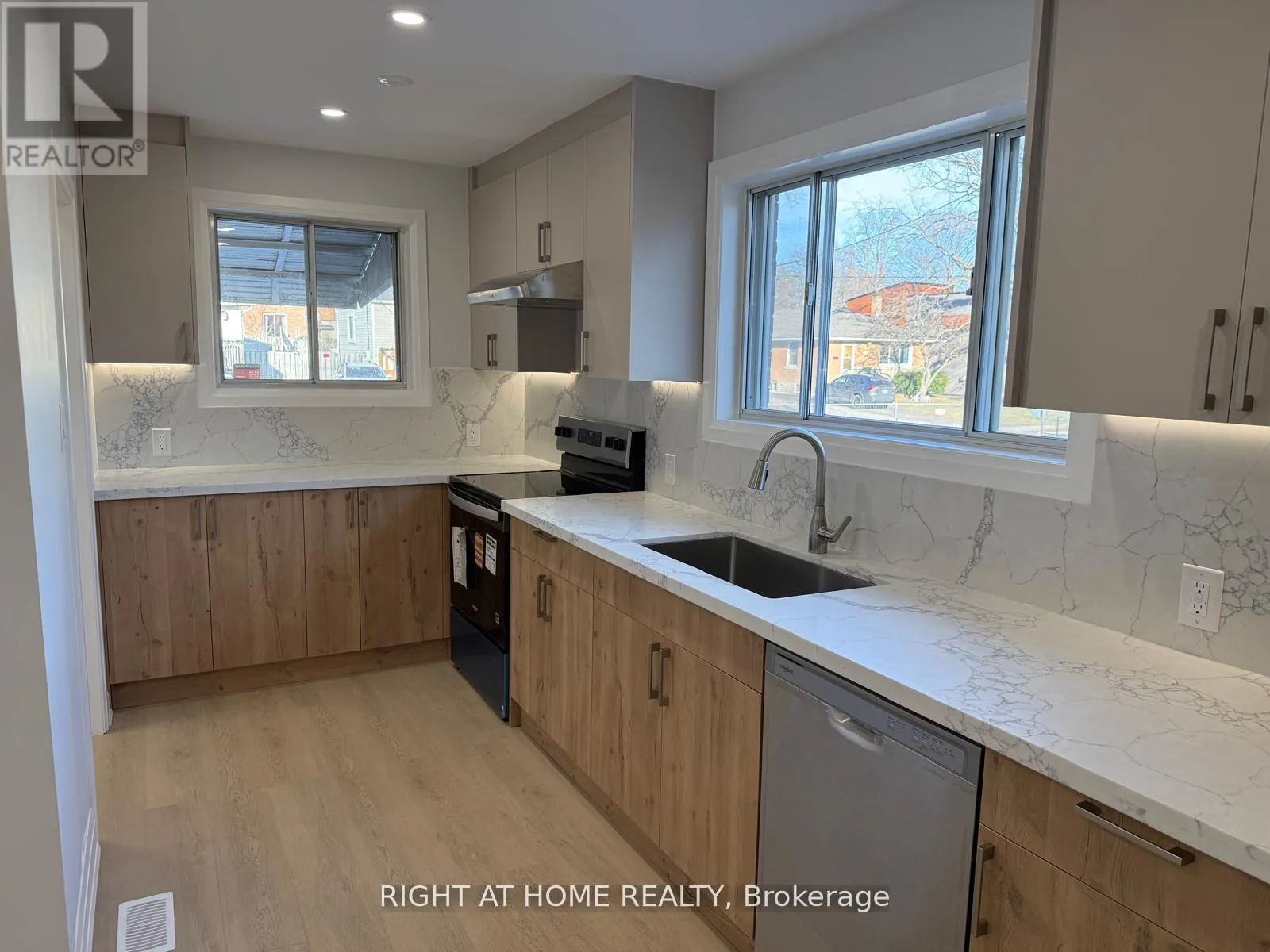 Photo 3 of Unit MAIN, 156 Westside Drive, Oakville, Central — HOMEH