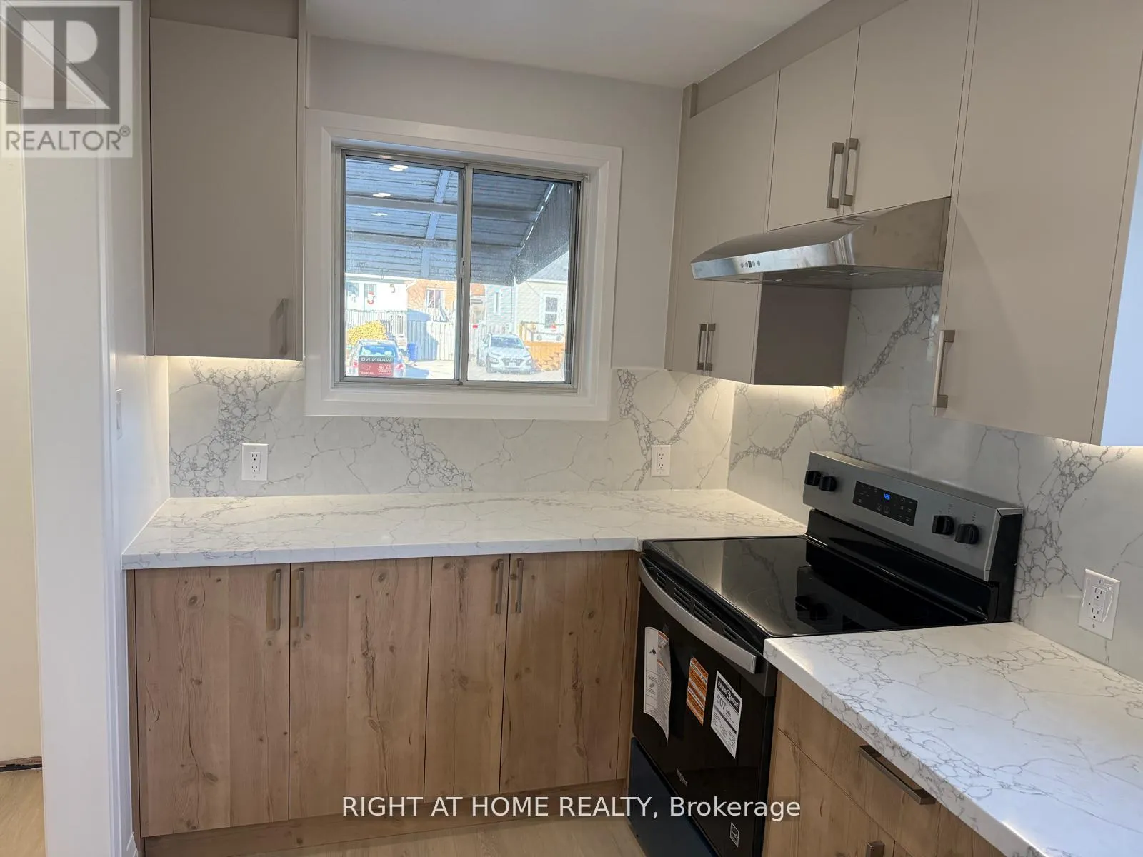Photo 4 of Unit MAIN, 156 Westside Drive, Oakville, Central — HOMEH