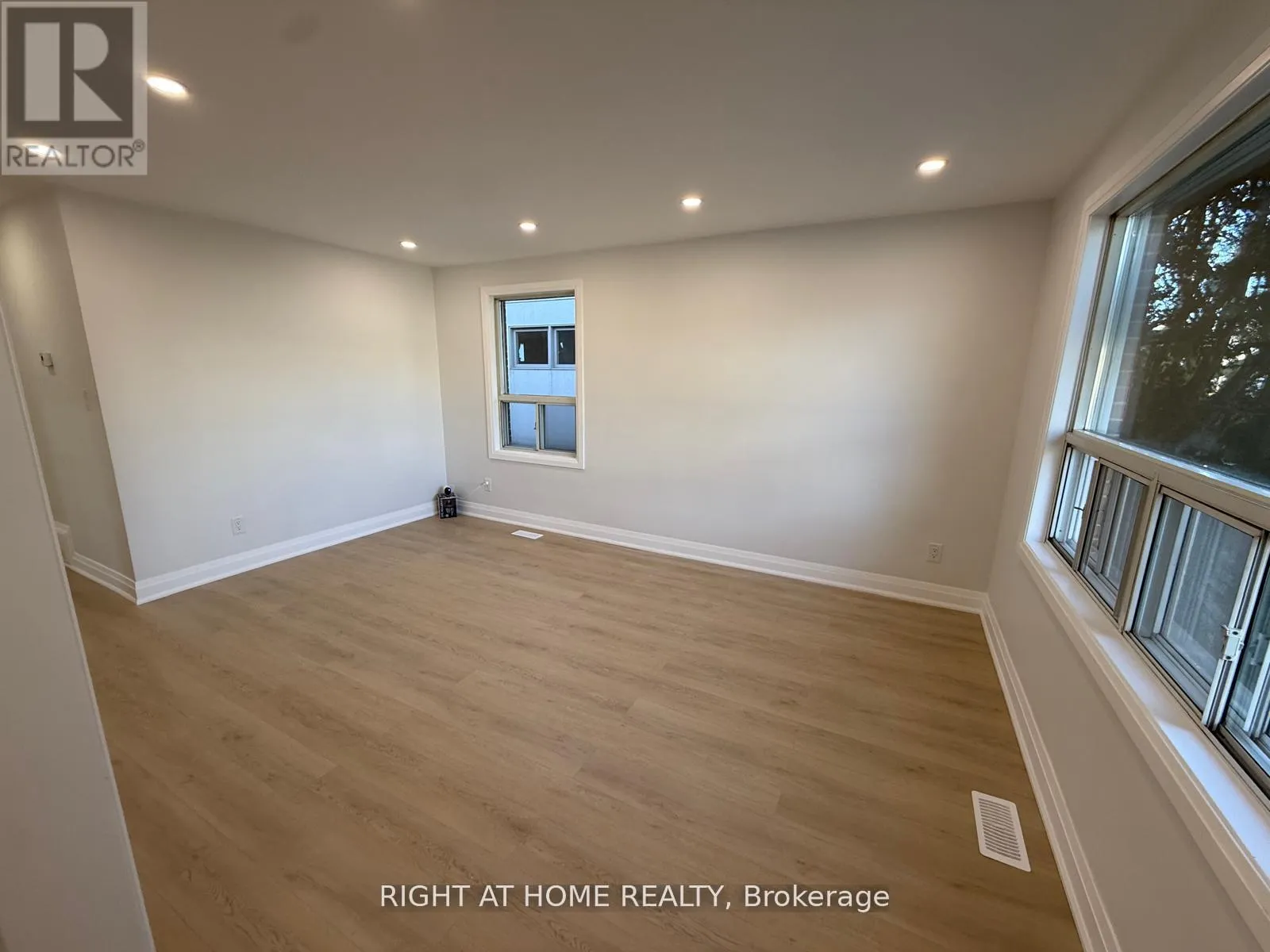 Photo 5 of Unit MAIN, 156 Westside Drive, Oakville, Central — HOMEH