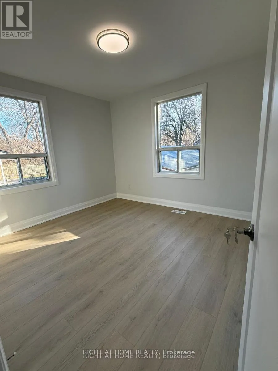 Photo 8 of Unit MAIN, 156 Westside Drive, Oakville, Central — HOMEH