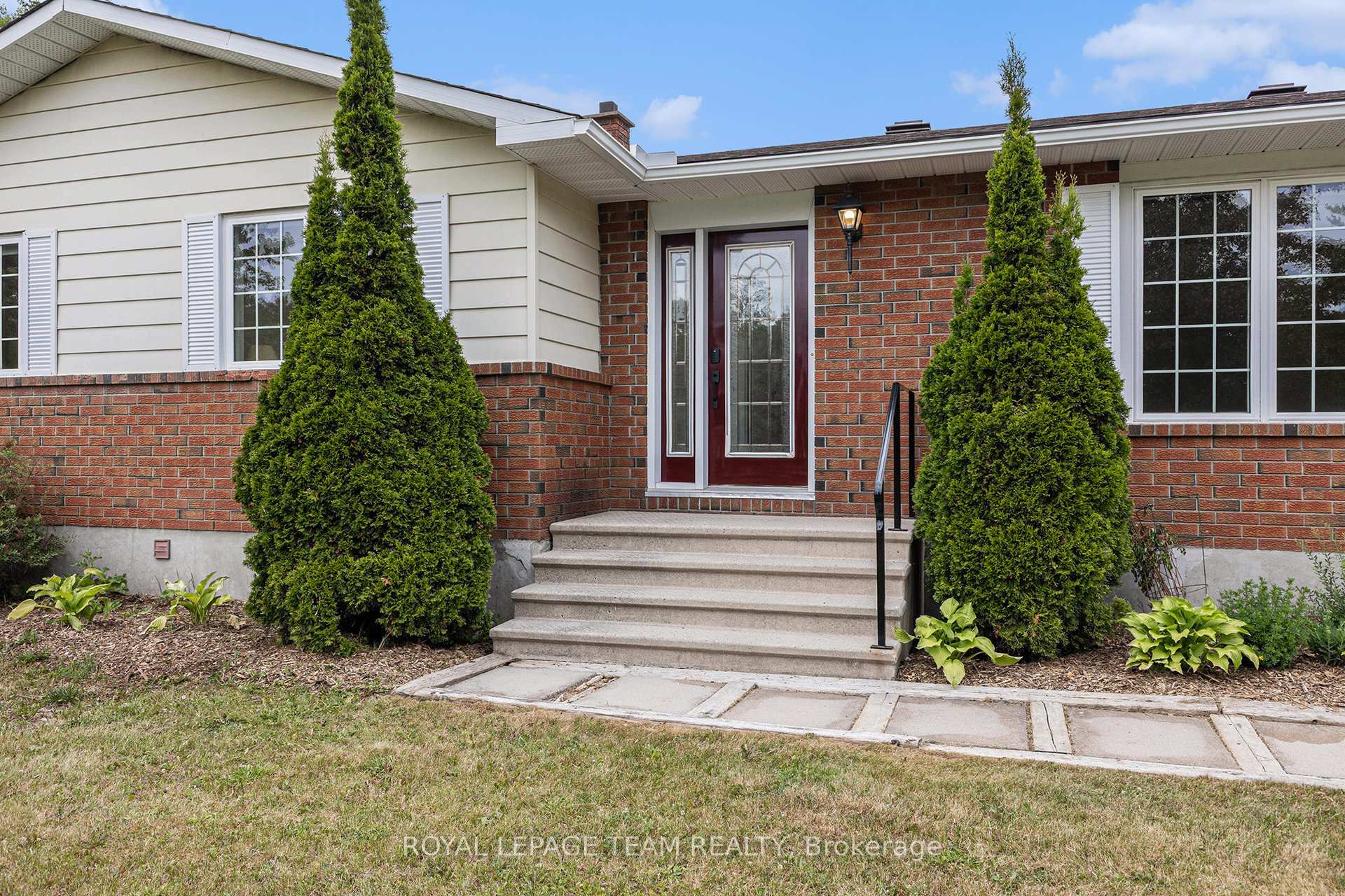 Photo 2 of 104 Burns Drive, McNab/Braeside, Mcnab/Braeside Twps — HOMEH