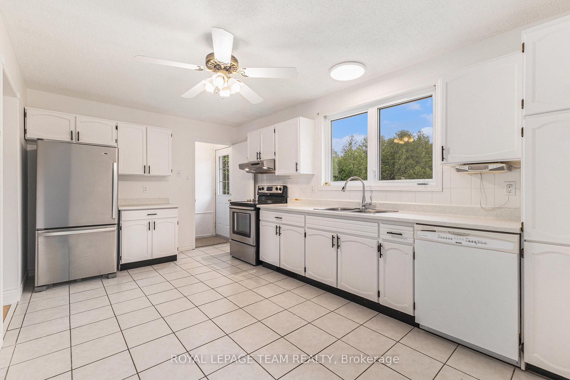Photo 12 of 104 Burns Drive, McNab/Braeside, Mcnab/Braeside Twps — HOMEH