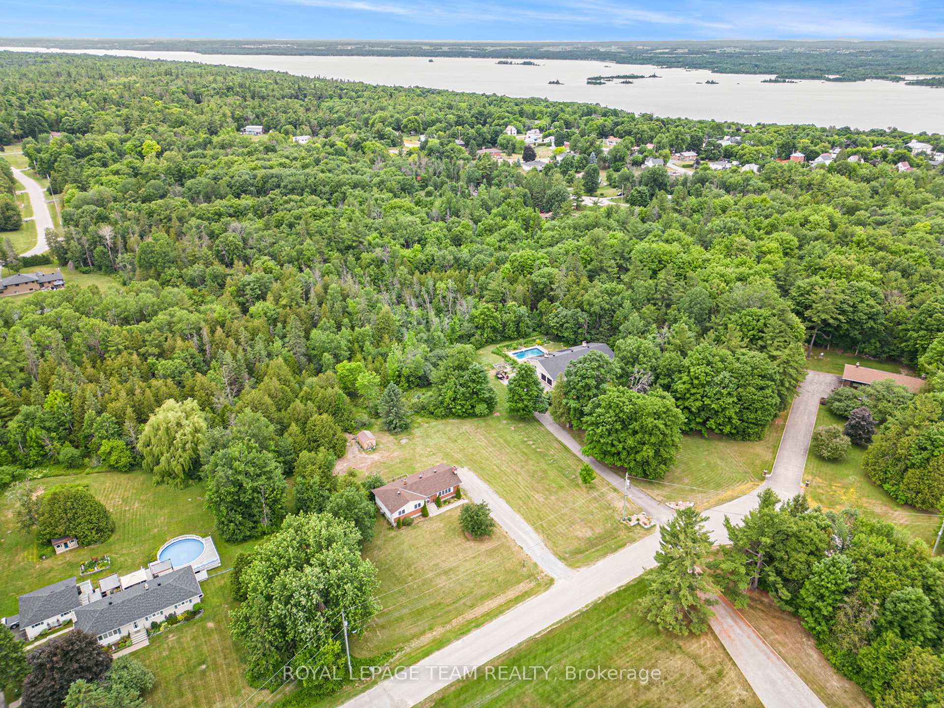 Photo 28 of 104 Burns Drive, McNab/Braeside, Mcnab/Braeside Twps — HOMEH