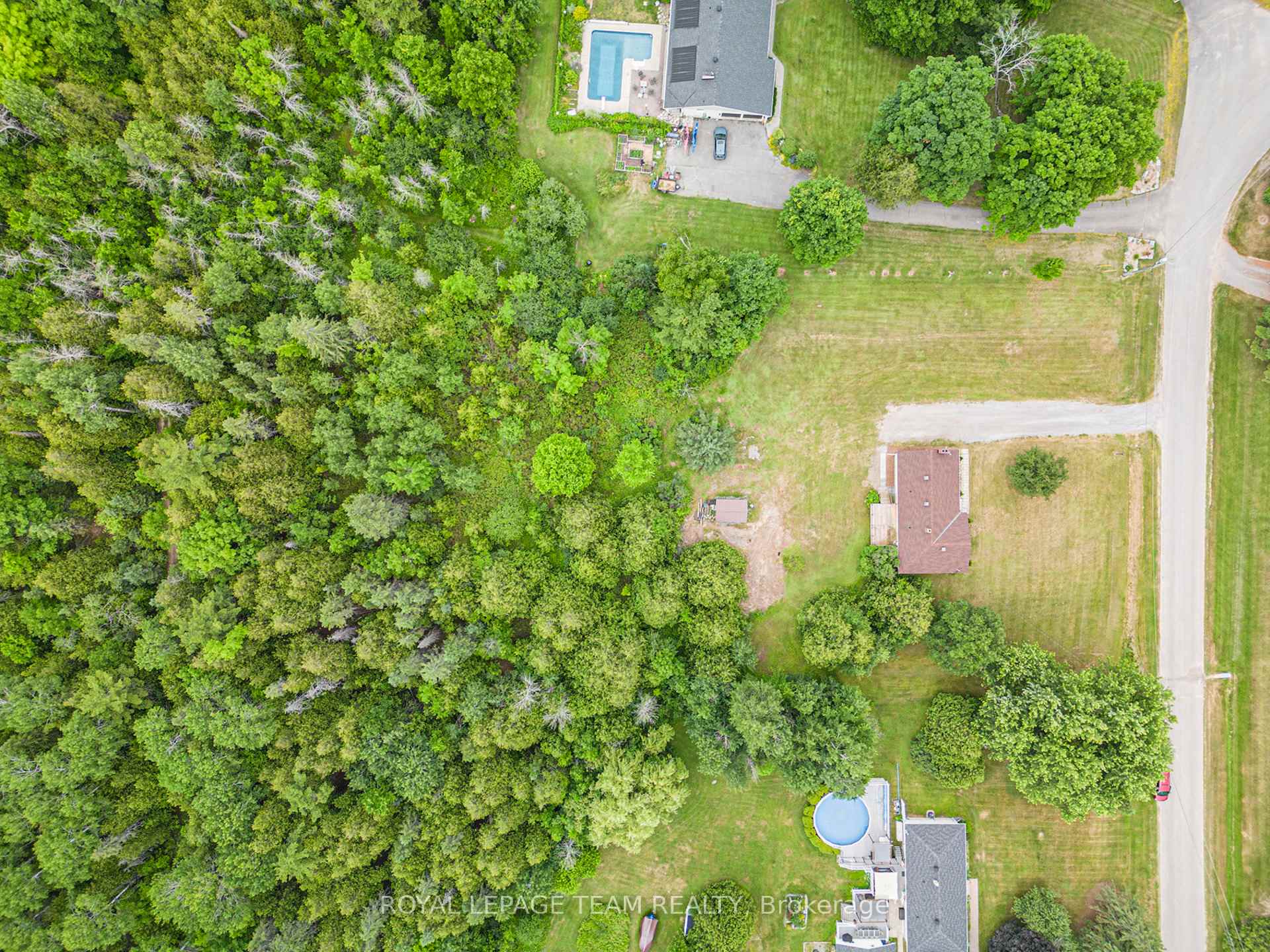 Photo 32 of 104 Burns Drive, McNab/Braeside, Mcnab/Braeside Twps — HOMEH