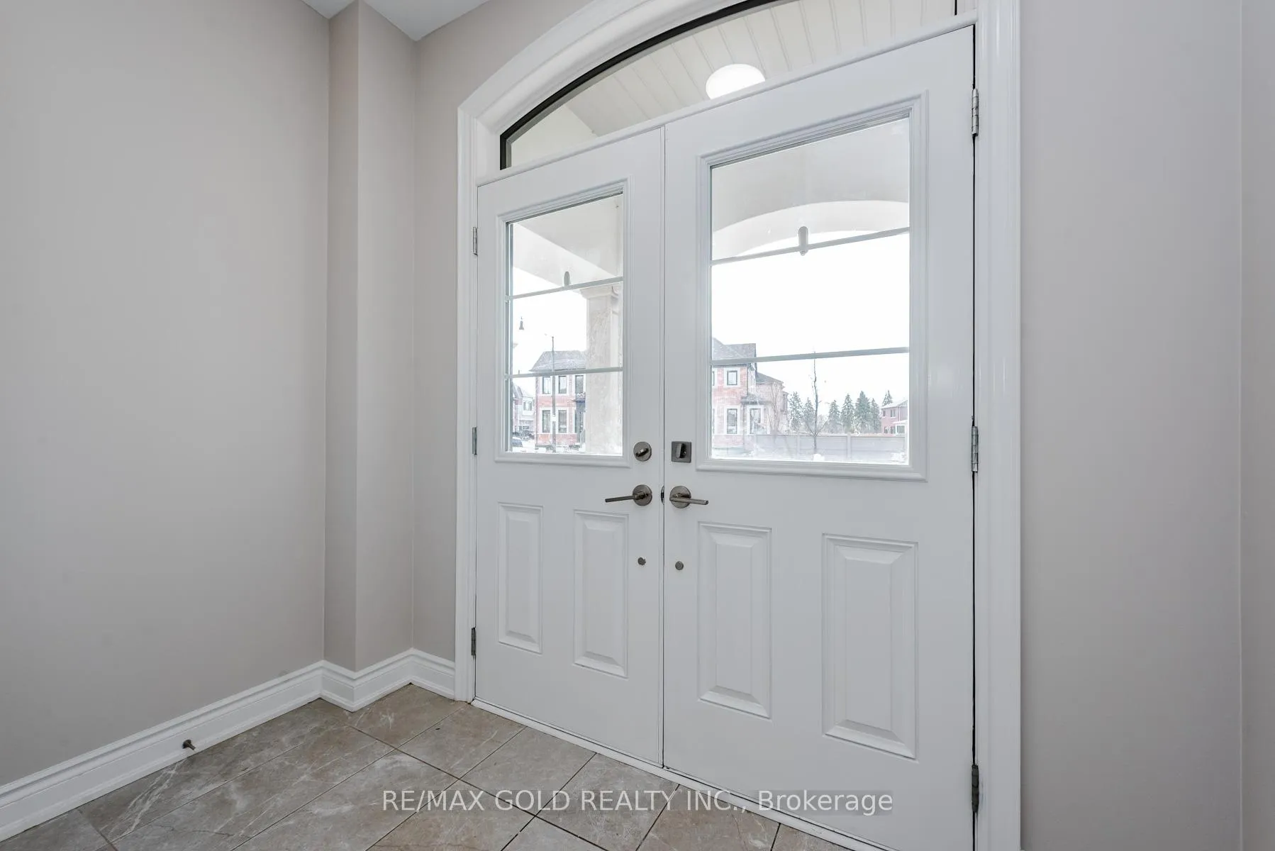 Photo 3 of 26 Ixworth Circle, Brampton, Bram West — HOMEH