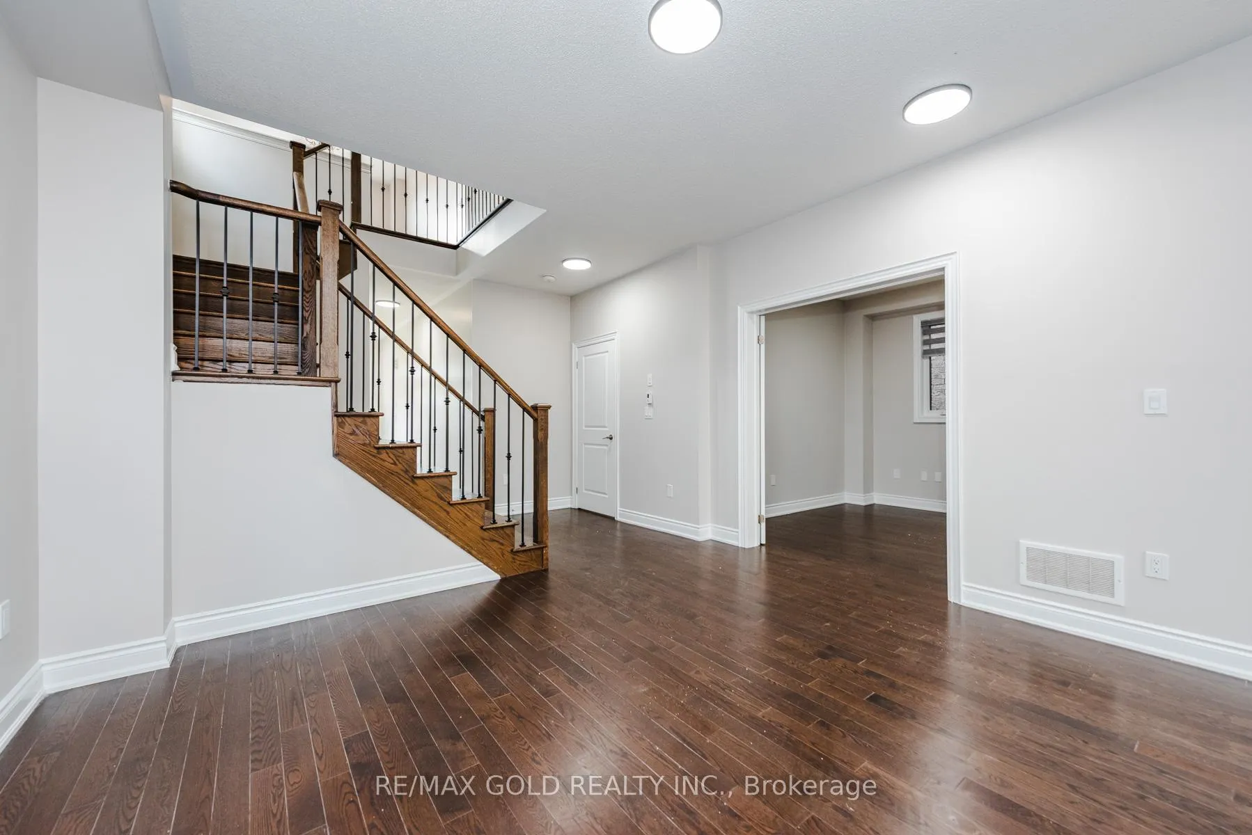 Photo 8 of 26 Ixworth Circle, Brampton, Bram West — HOMEH