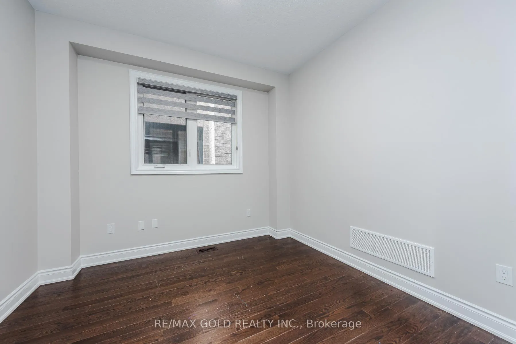 Photo 10 of 26 Ixworth Circle, Brampton, Bram West — HOMEH
