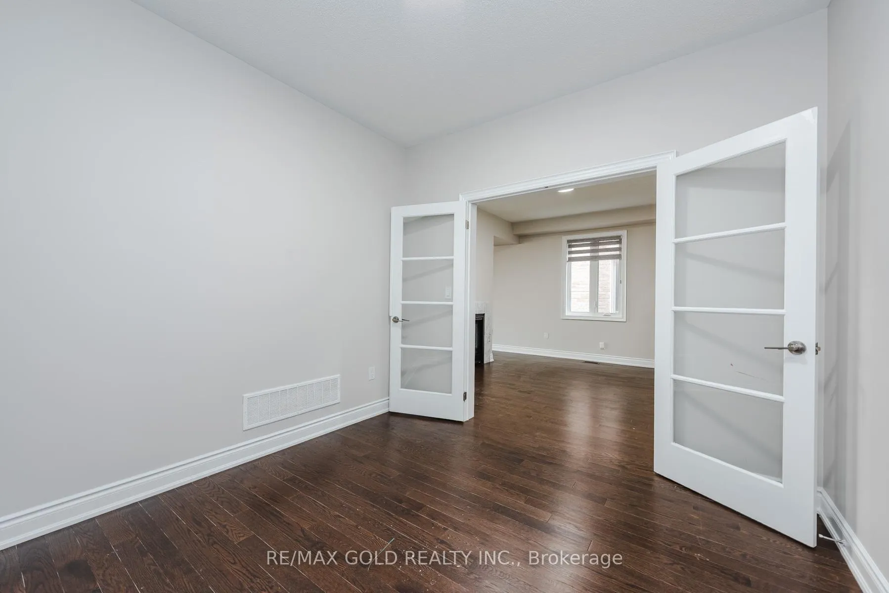 Photo 12 of 26 Ixworth Circle, Brampton, Bram West — HOMEH