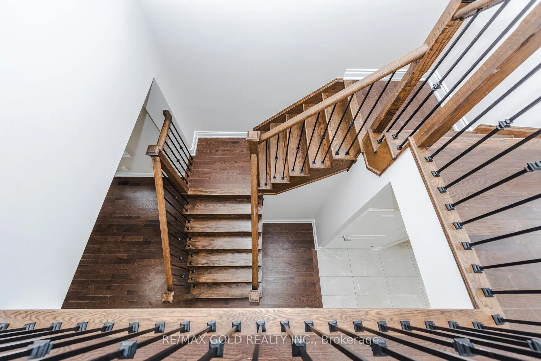 Photo 24 of 26 Ixworth Circle, Brampton, Bram West — HOMEH