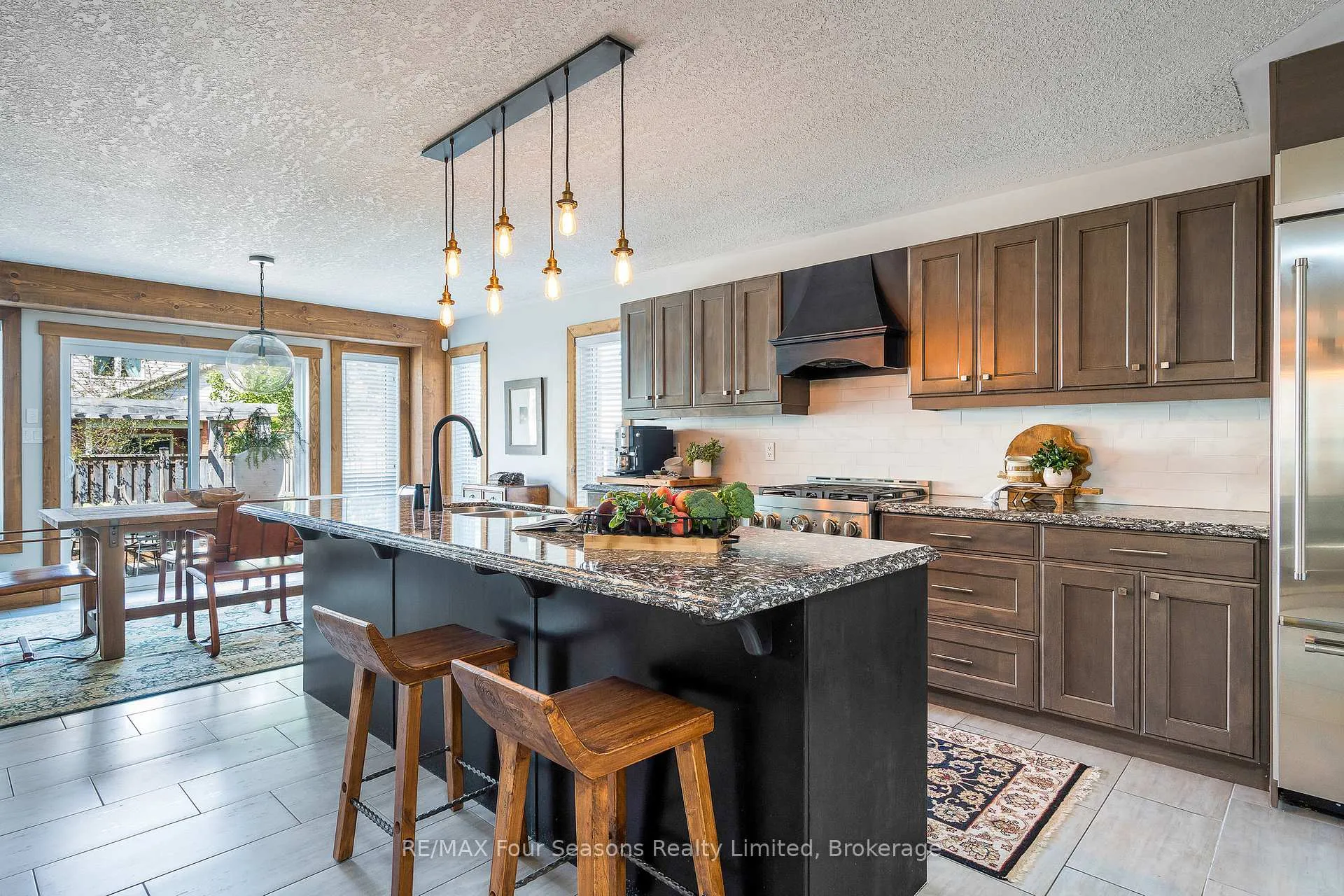 Photo 6 of 5 Kayla Crescent, Collingwood — HOMEH