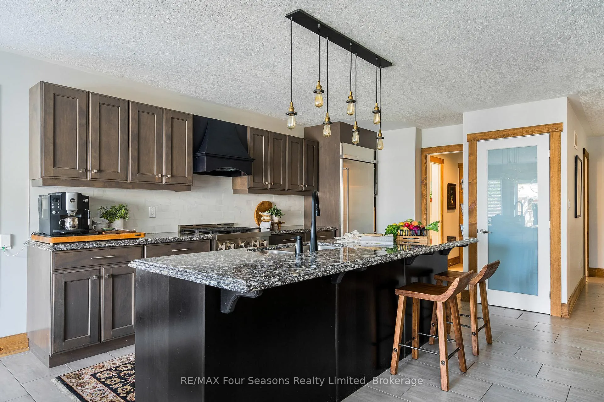 Photo 7 of 5 Kayla Crescent, Collingwood — HOMEH
