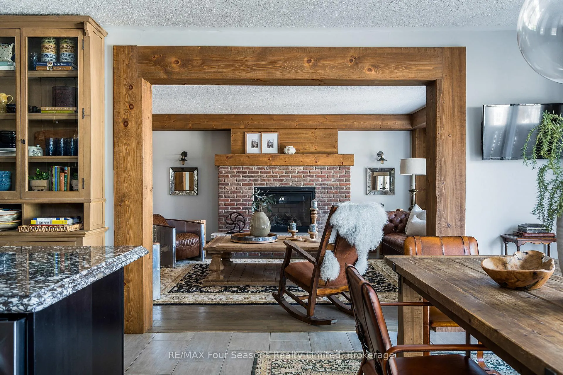 Photo 11 of 5 Kayla Crescent, Collingwood — HOMEH