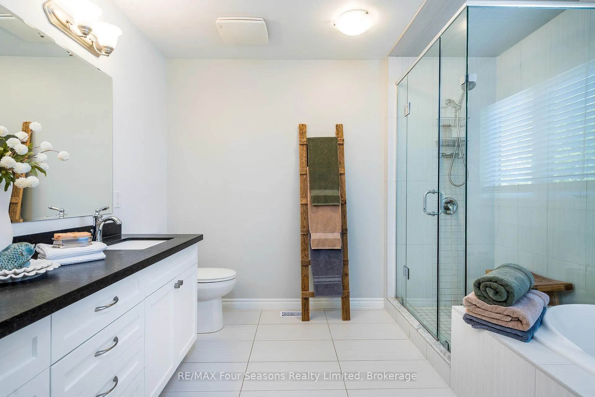 Photo 20 of 5 Kayla Crescent, Collingwood — HOMEH