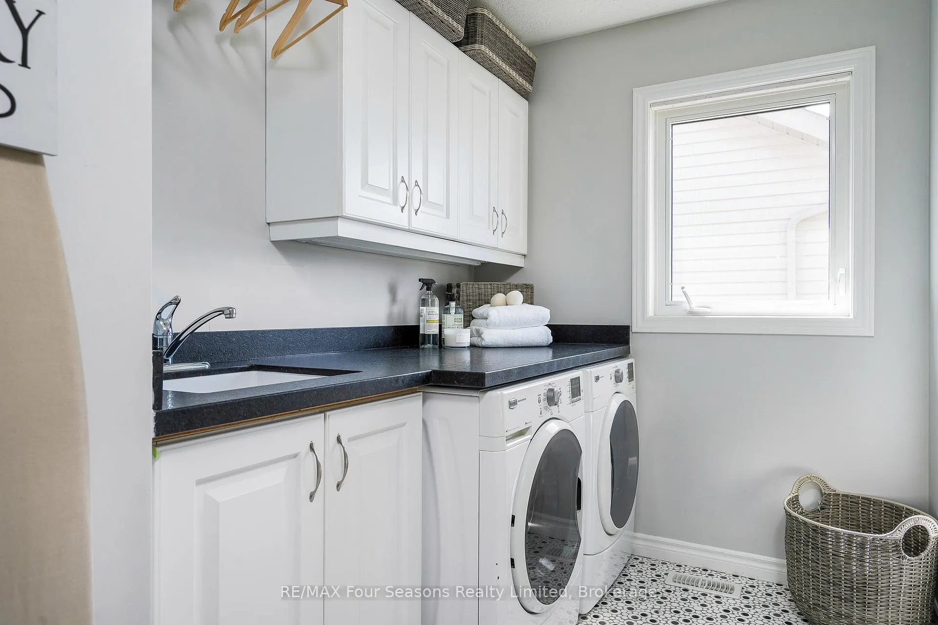 Photo 23 of 5 Kayla Crescent, Collingwood — HOMEH