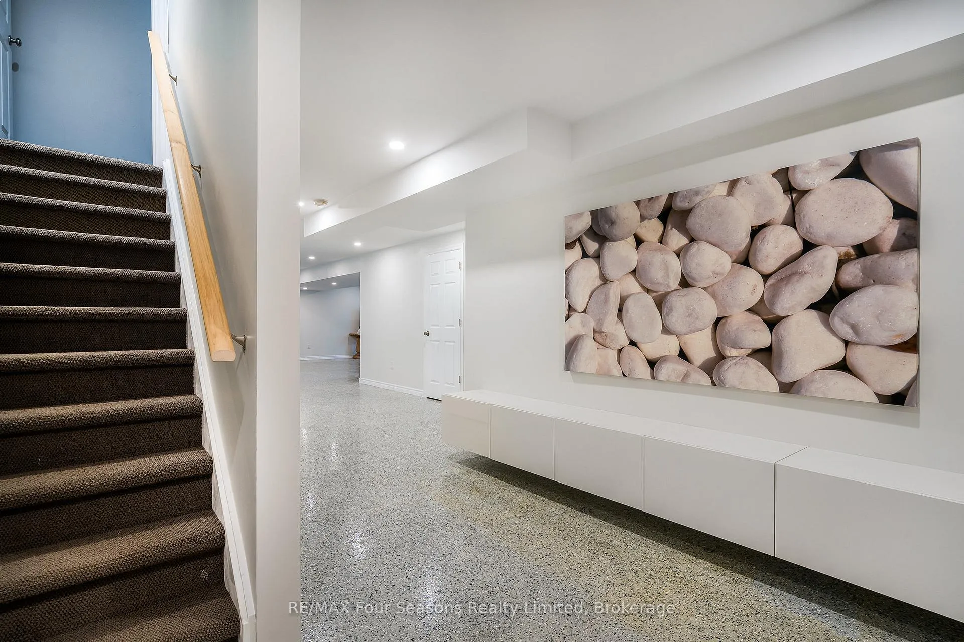 Photo 32 of 5 Kayla Crescent, Collingwood — HOMEH