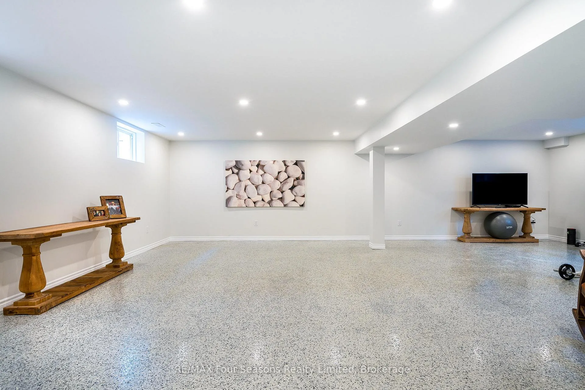 Photo 33 of 5 Kayla Crescent, Collingwood — HOMEH