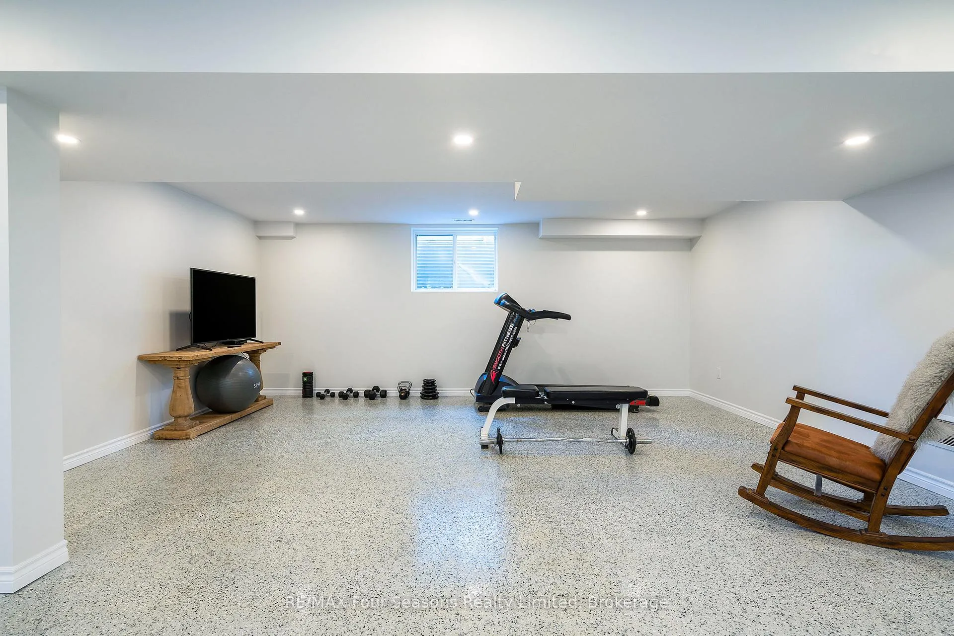 Photo 34 of 5 Kayla Crescent, Collingwood — HOMEH