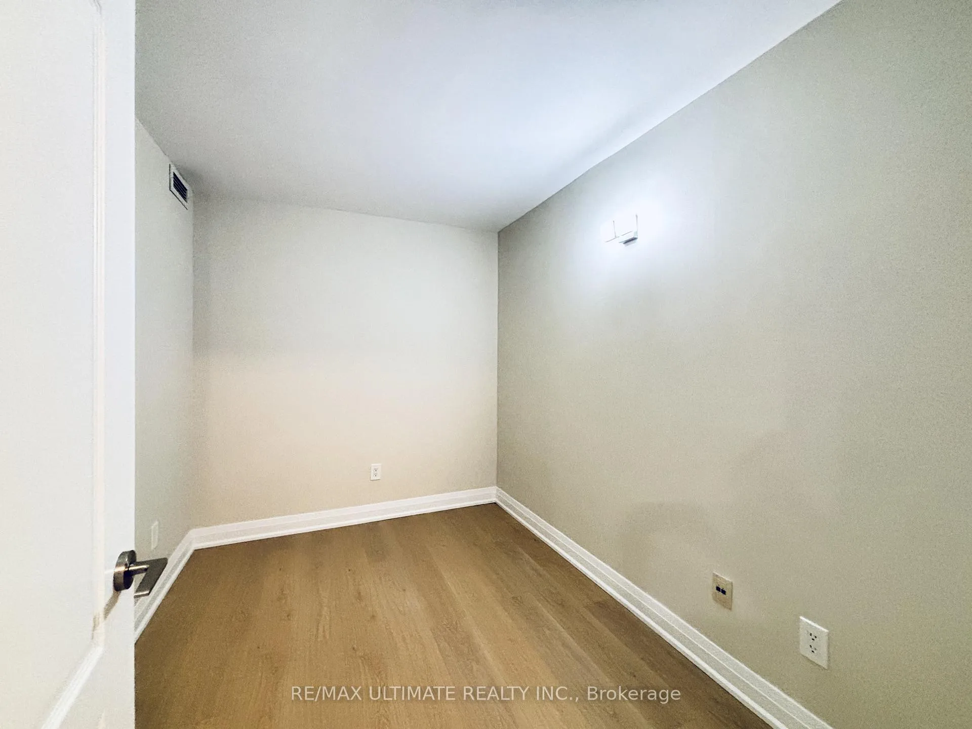 Photo 9 of Unit 1203, 135 Pond Drive, Markham, Commerce Valley — HOMEH