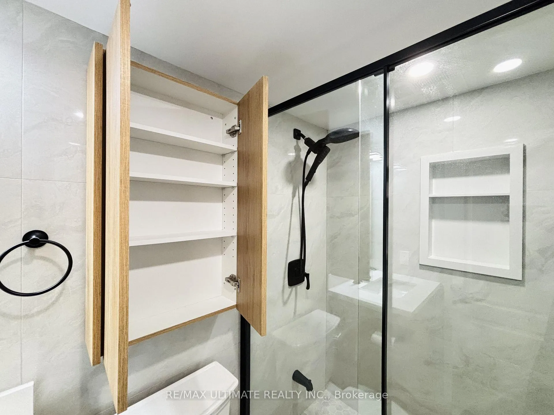 Photo 14 of Unit 1203, 135 Pond Drive, Markham, Commerce Valley — HOMEH