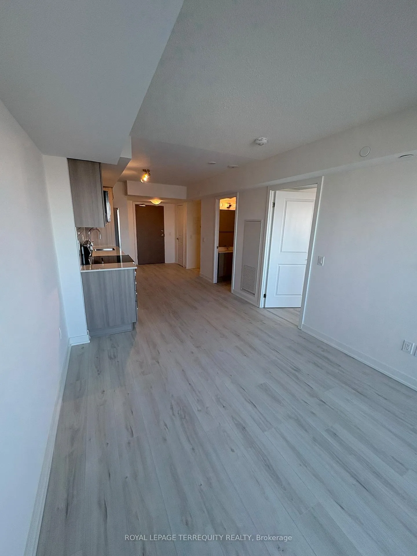Photo 5 of Unit 404, 1010 Sandy Beach Road, Pickering, Bay Ridges — HOMEH