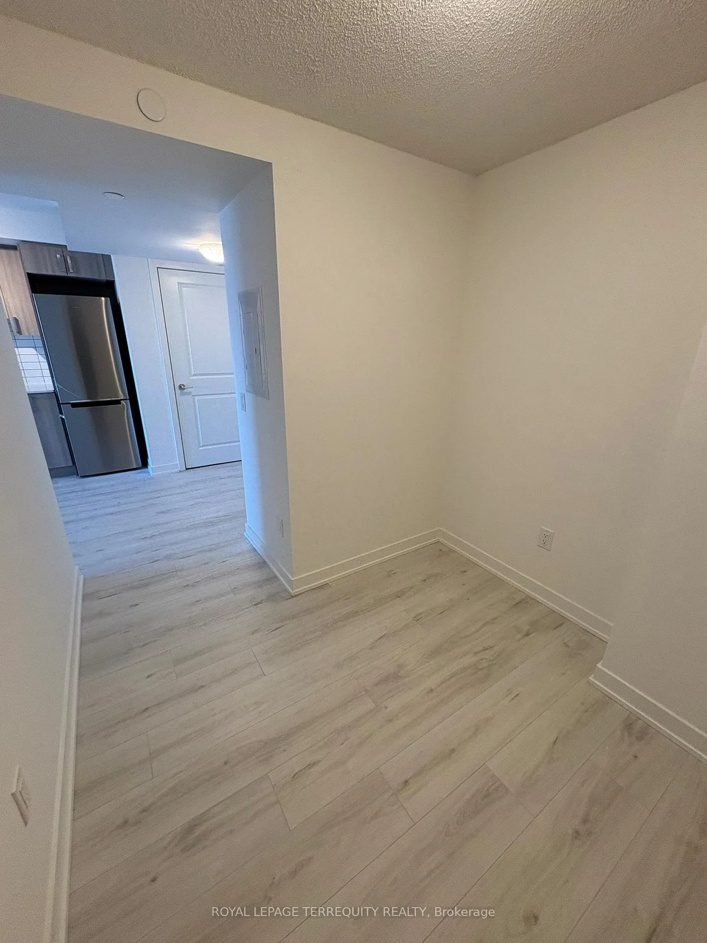 Photo 9 of Unit 404, 1010 Sandy Beach Road, Pickering, Bay Ridges — HOMEH