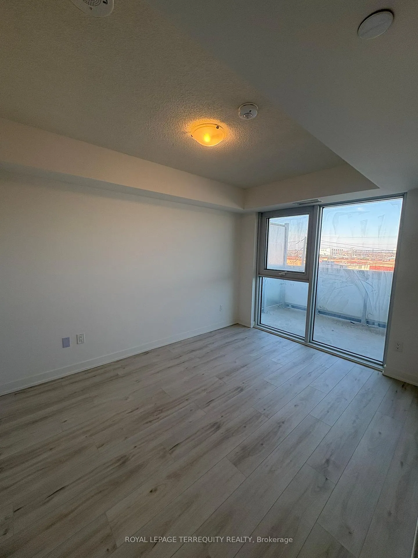 Photo 10 of Unit 404, 1010 Sandy Beach Road, Pickering, Bay Ridges — HOMEH