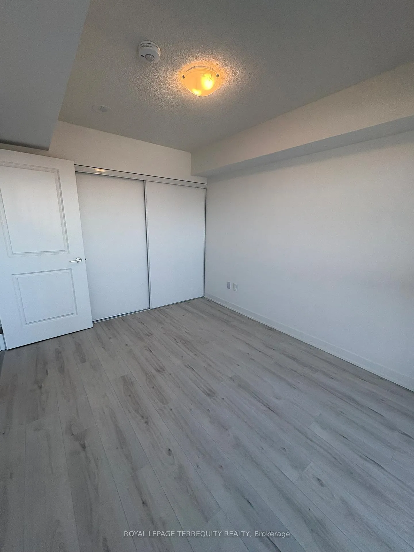 Photo 11 of Unit 404, 1010 Sandy Beach Road, Pickering, Bay Ridges — HOMEH