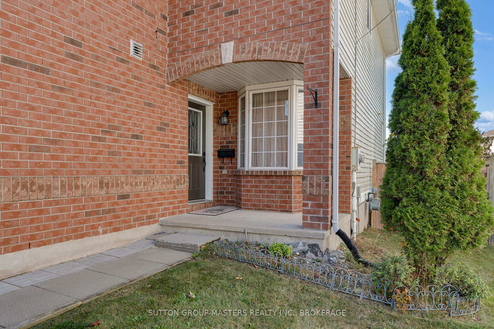 Photo 3 of 1396 Thornwood Crescent, Kingston, City Northwest — HOMEH