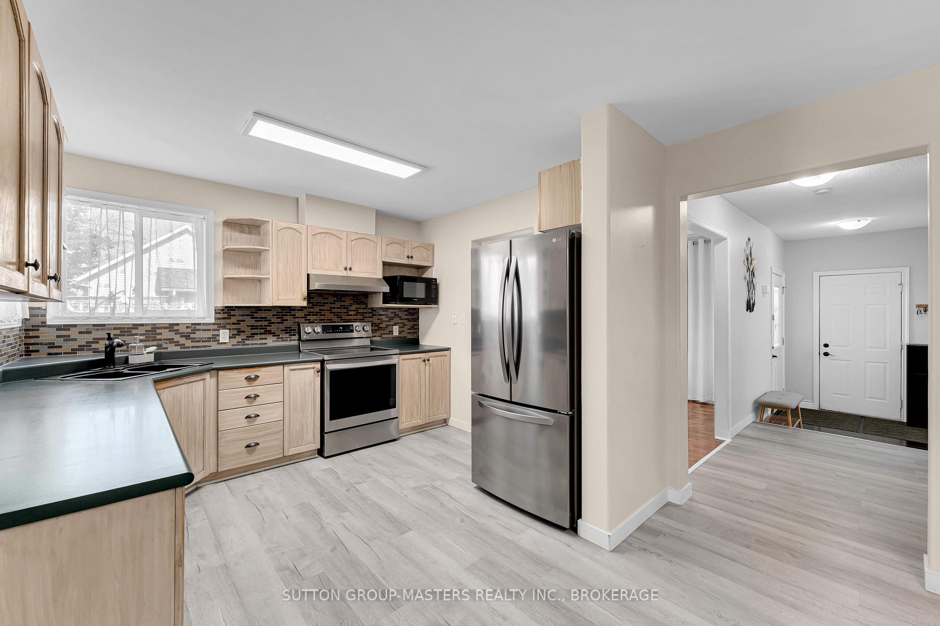Photo 14 of 1396 Thornwood Crescent, Kingston, City Northwest — HOMEH