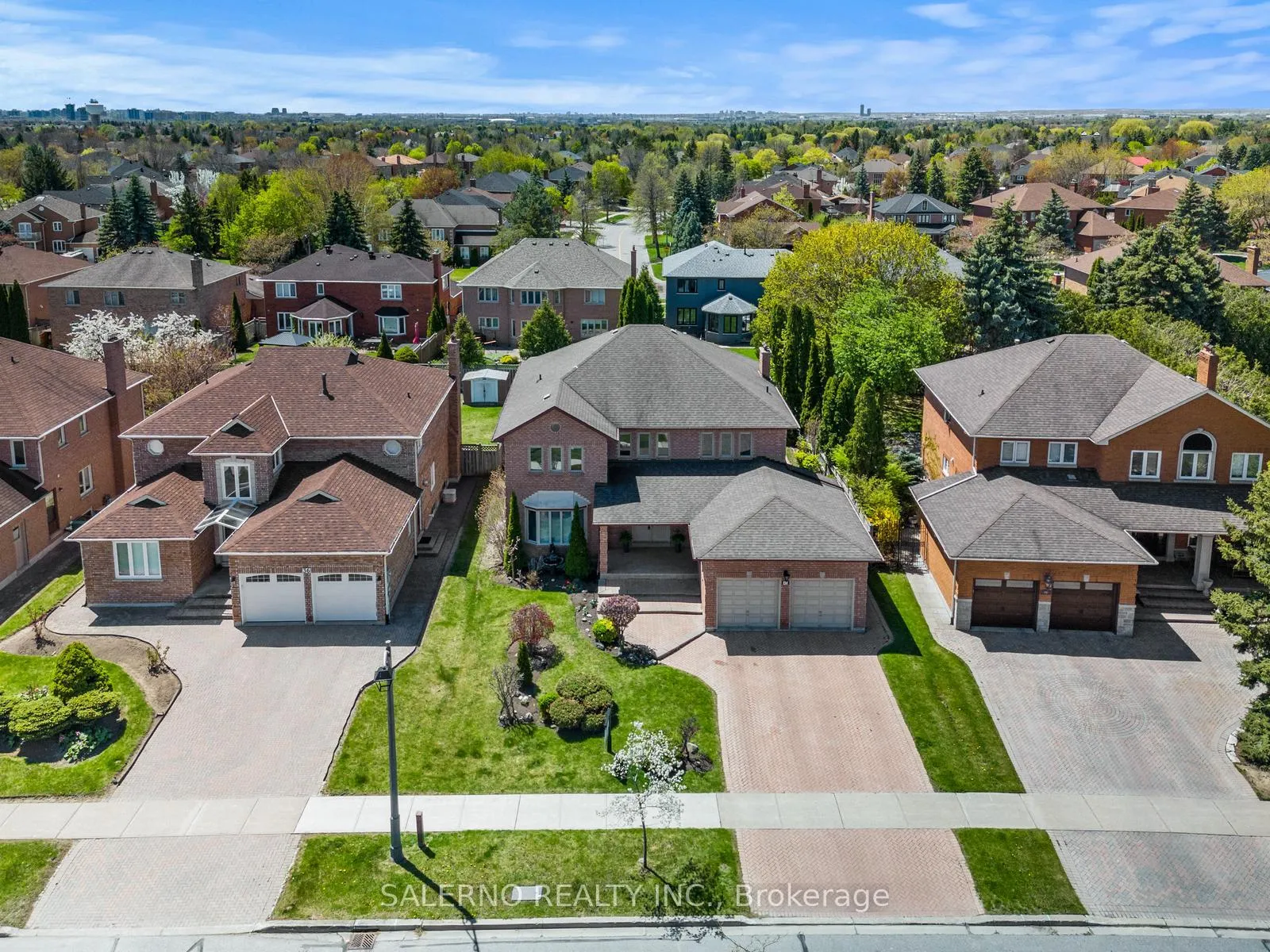 Photo 1 of 42 Columbus Avenue, Vaughan, East Woodbridge — HOMEH