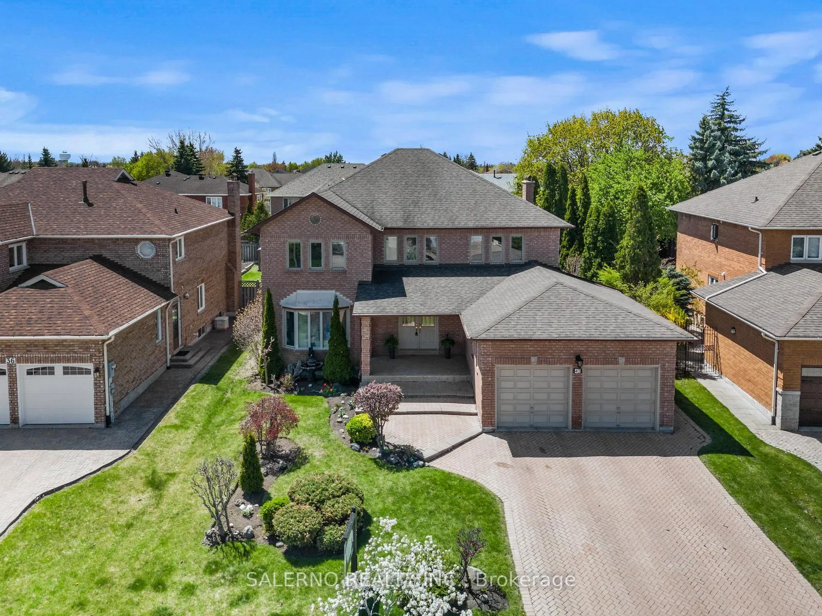 Photo 2 of 42 Columbus Avenue, Vaughan, East Woodbridge — HOMEH