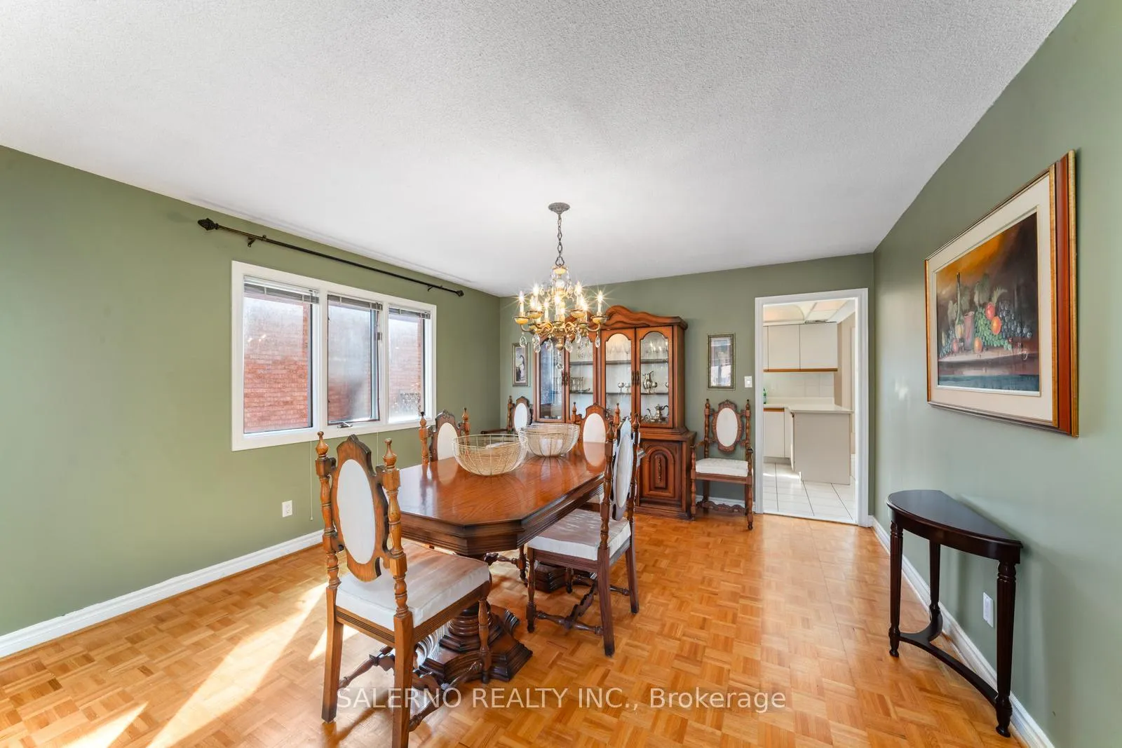 Photo 9 of 42 Columbus Avenue, Vaughan, East Woodbridge — HOMEH