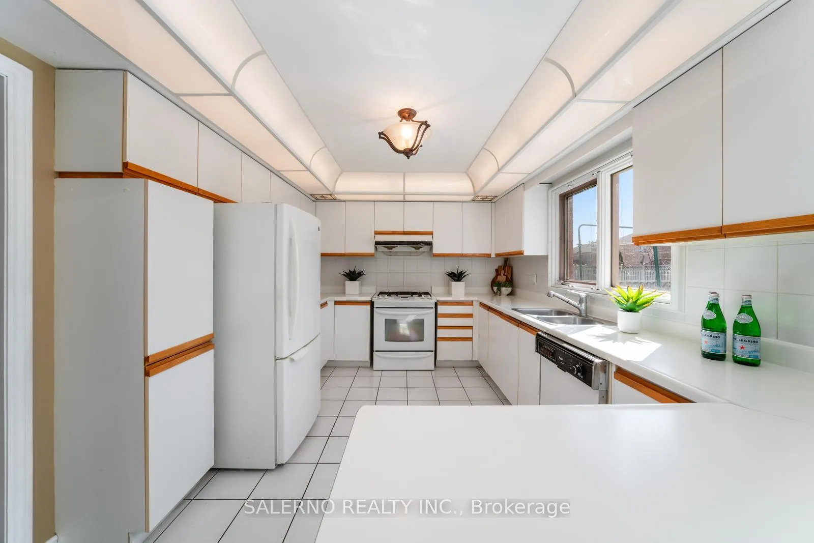 Photo 15 of 42 Columbus Avenue, Vaughan, East Woodbridge — HOMEH