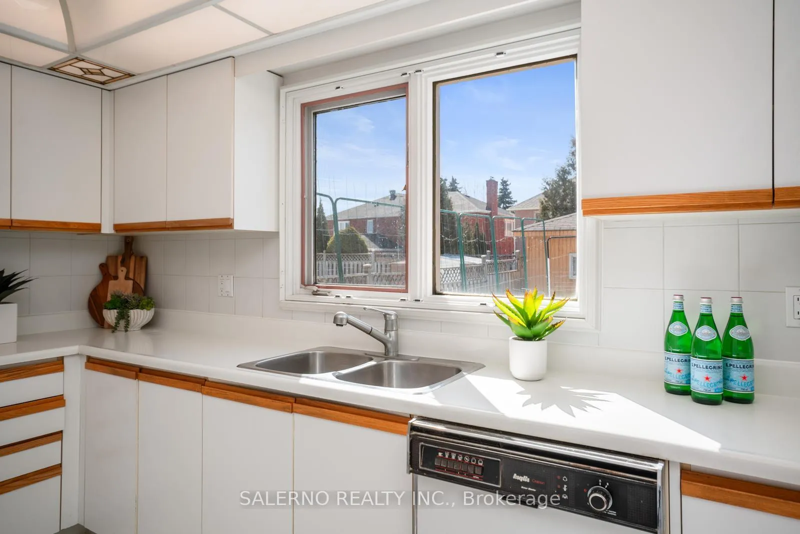 Photo 17 of 42 Columbus Avenue, Vaughan, East Woodbridge — HOMEH