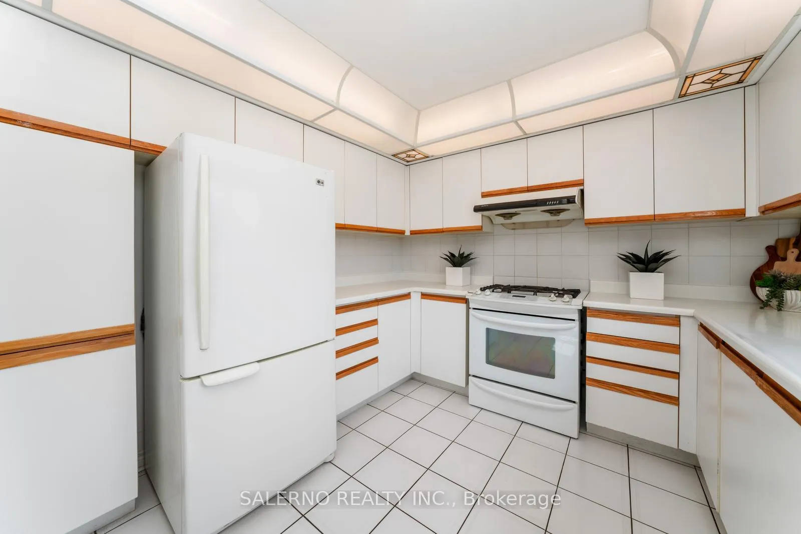 Photo 18 of 42 Columbus Avenue, Vaughan, East Woodbridge — HOMEH