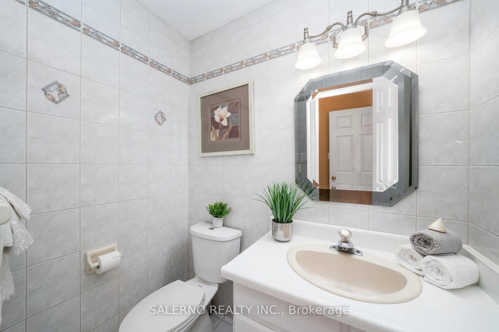 Photo 22 of 42 Columbus Avenue, Vaughan, East Woodbridge — HOMEH