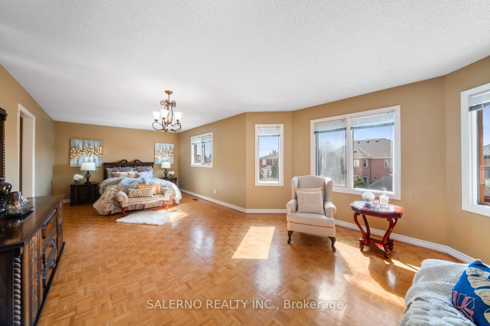 Photo 27 of 42 Columbus Avenue, Vaughan, East Woodbridge — HOMEH