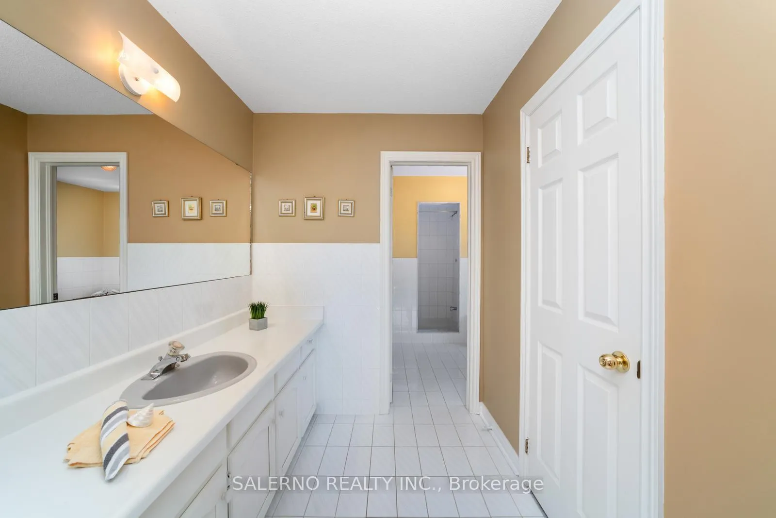 Photo 30 of 42 Columbus Avenue, Vaughan, East Woodbridge — HOMEH