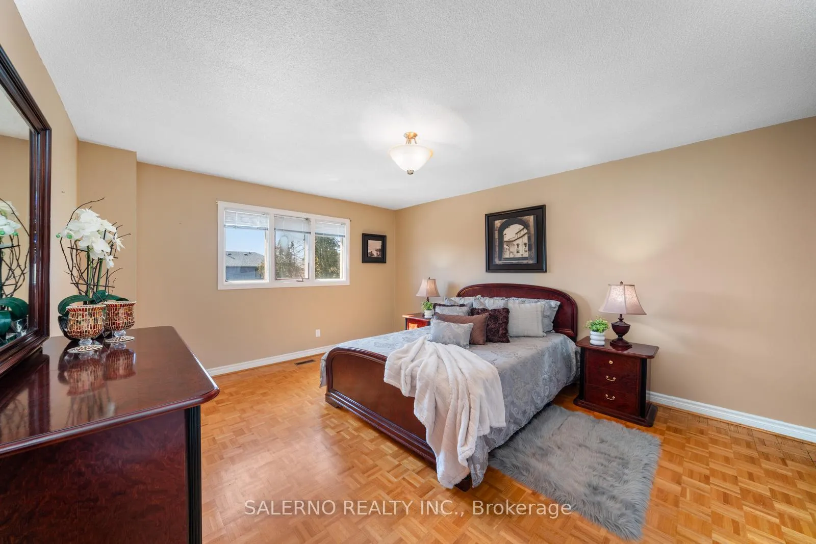 Photo 32 of 42 Columbus Avenue, Vaughan, East Woodbridge — HOMEH