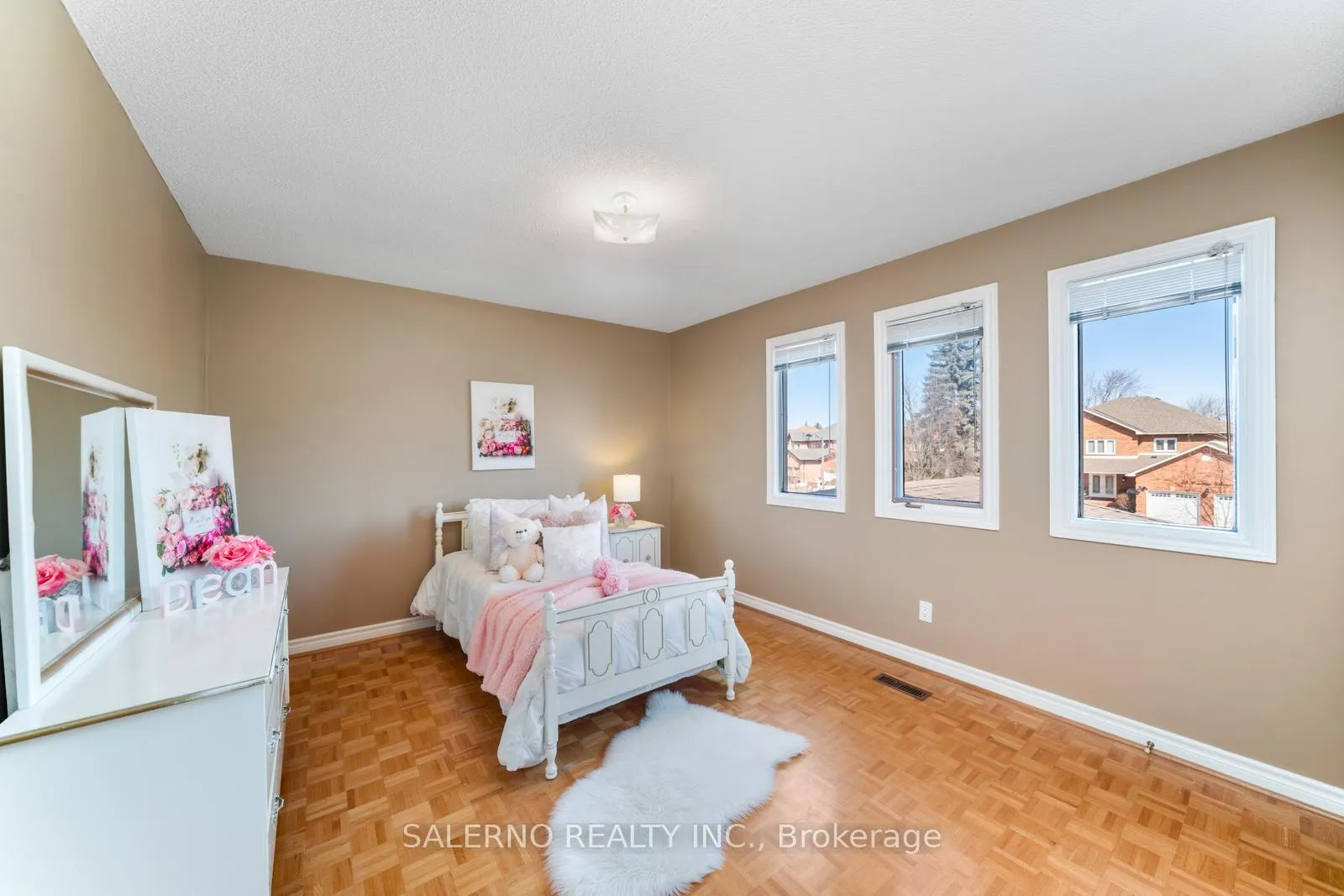 Photo 36 of 42 Columbus Avenue, Vaughan, East Woodbridge — HOMEH