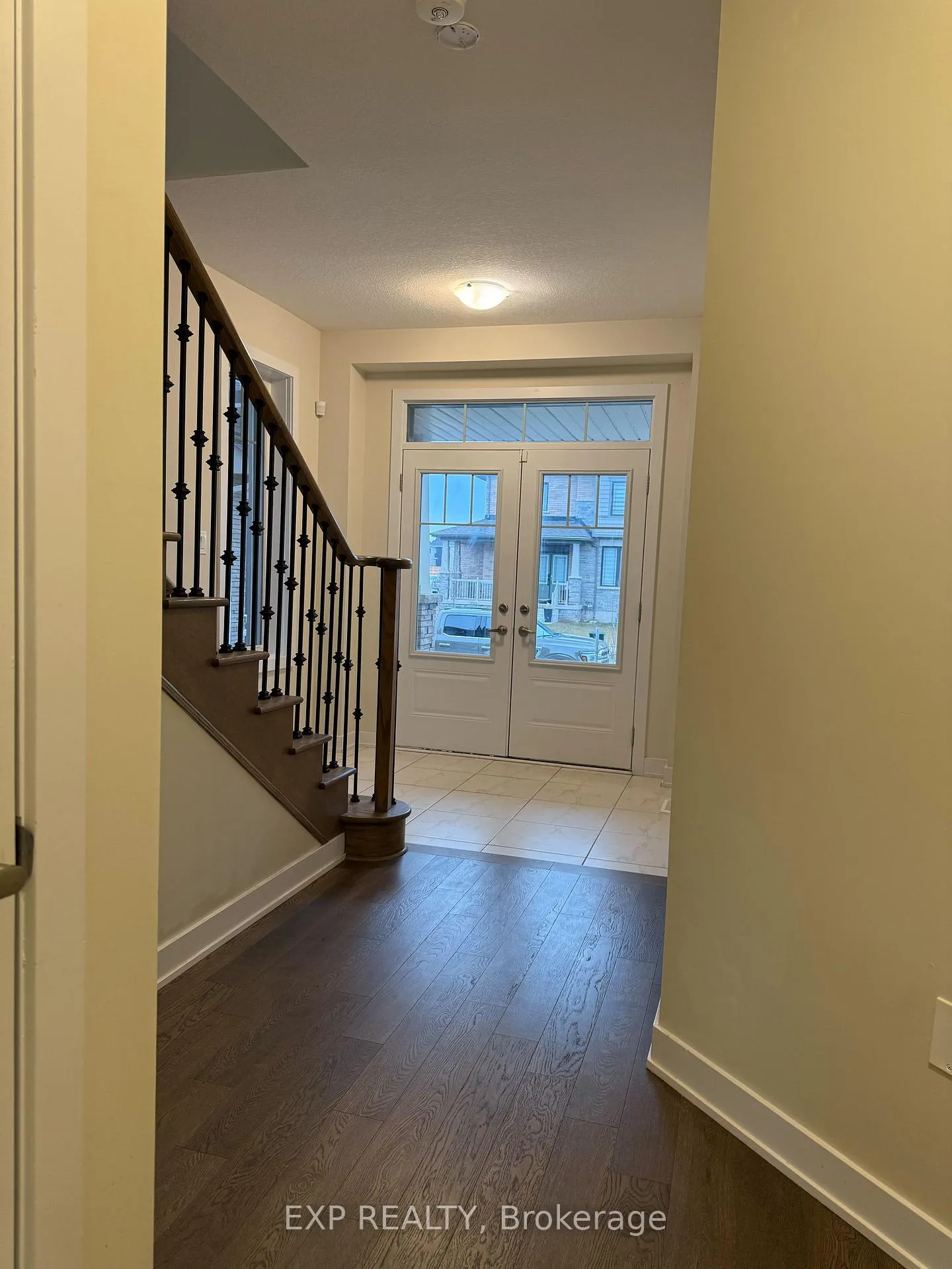 Photo 3 of 21 Starboard Crescent, Welland, Dain City — HOMEH