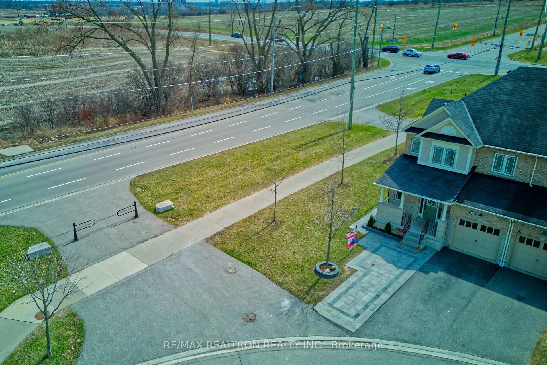 Photo 5 of 59 Whitlock Crescent, Ajax, Northeast Ajax — HOMEH